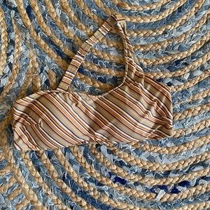 One shoulder bikini top.